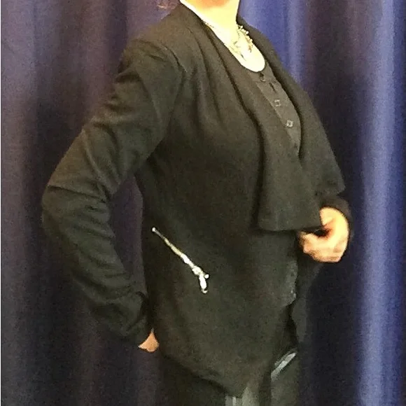 Blazer - Picture 2 of 7